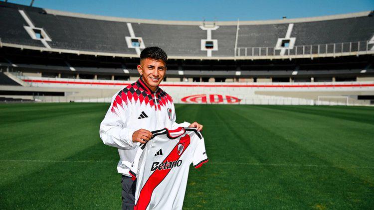 Góc Nhìn RIKWIN: Almada chính thức gia nhập River Plate, lập kỷ lục lịch sử