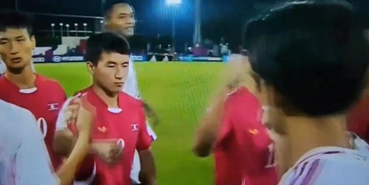 Góc Nhìn RIKWIN: Báo Nhật: Đội tuyển bóng đá nam Triều Tiên chơi thô lỗ